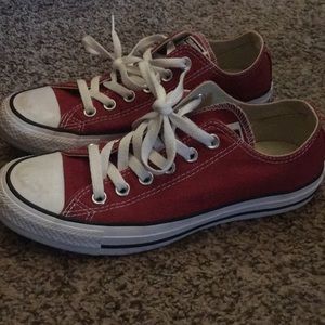 Adorable red converse